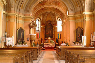 Katholische Kirche in Heves, Ungarn